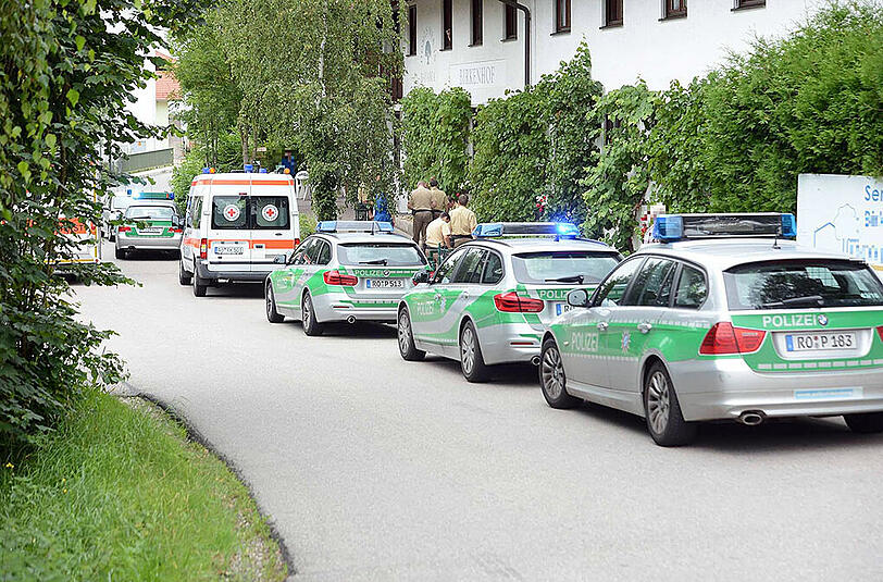 Sehen Sie in unserer Fotostrecke die Bilder vom Polizeieinsatz im Seniorenheim.