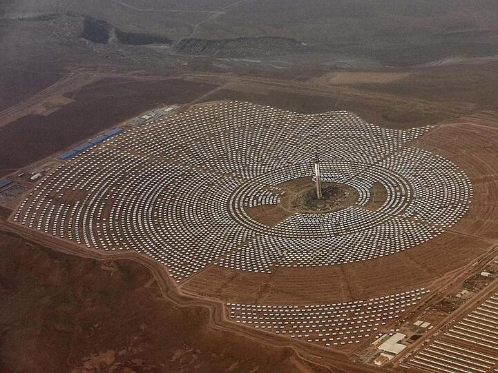 Strom aus Wüstensonne: Das gigantische Solarkraftwerk Noor 3 in der Nähe von Ouarzazate in Marokko.