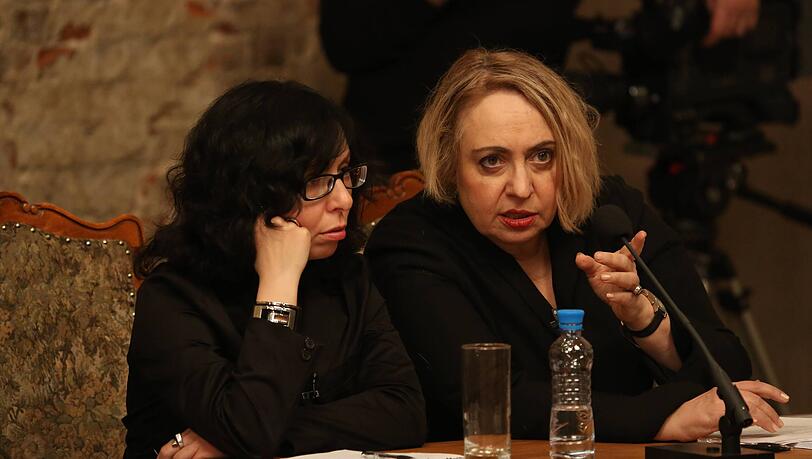 Ekaterina Degot (rechts) bei einem Gespräch in Moskau. (Archivbild) Ekaterina Degot (rechts) bei einem Gespräch in Moskau. (Archivbild)