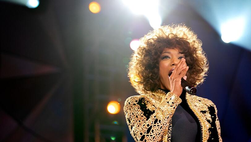 Ganz nah dran: Naomi Ackie als Whitney Houston in "I Wanna Dance with Somebody".