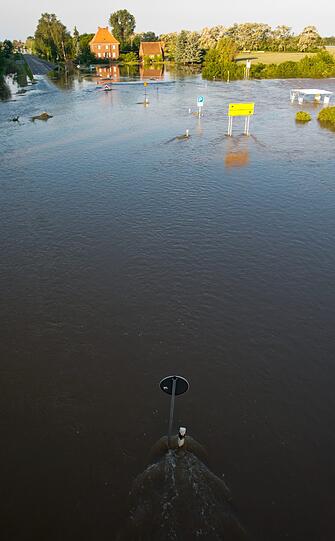 Deichbruch bei Fischbeck in Sachsen-Anhalt - Aktuelle Bilder vom Hochwasser