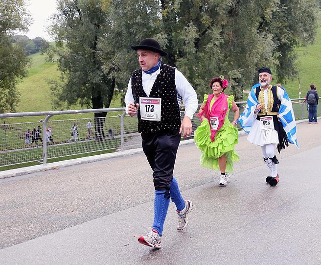 Die Bilder vom Trachtenlauf.