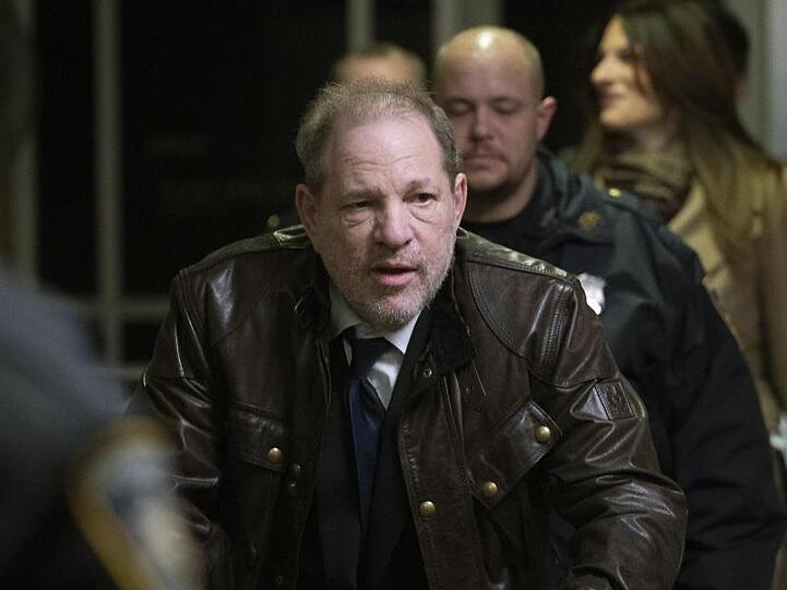 Harvey Weinstein beim Verlassen des Gerichtsgebäudes.
