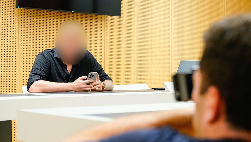 Weil er nach Überzeugung des Gerichts eine Affäre mit dem Reality-TV-Star Shania Geiss erfunden hat, muss der 24 Jahre alte Mann eine Geldstrafe zahlen.