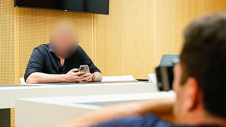 Weil er nach Überzeugung des Gerichts eine Affäre mit dem Reality-TV-Star Shania Geiss erfunden hat, muss der 24 Jahre alte Mann eine Geldstrafe zahlen.