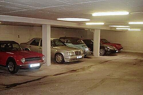 Von nobel bis normal: Einige der Autos, die zur Zeit im Pfandleihhaus stehen.