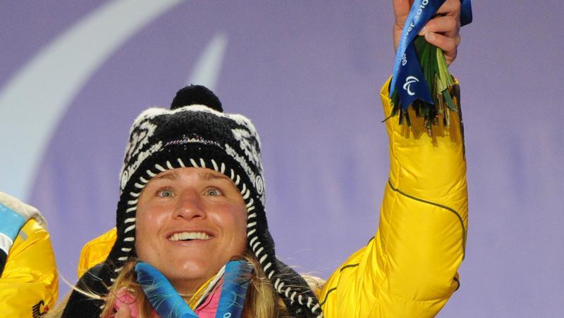 Biathletin Verena Bentele jubelt bei den Paralympics über Gold. Biathletin Verena Bentele jubelt bei den Paralympics über Gold.