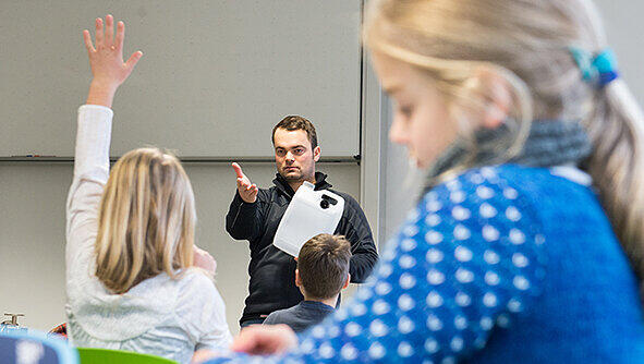 Viele Lehrer an Mittelschulen fühlen sich von der Politik allein gelassen. Viele Lehrer an Mittelschulen fühlen sich von der Politik allein gelassen.