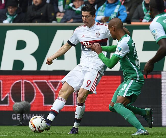 ROBERT LEWANDOWSKI NOTE 4: Verpasste den nächsten Treffer in seinem Serienprogramm: Flugkopfball ans Außennetz (22.). Schwacher Kopfball aufs Werder-Tor (52.). Versuchte es zu umständlich, auch mal mit der Hacke. Traf erstmals seit Ende August nicht in der Liga.