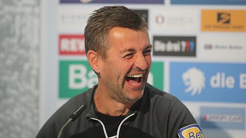 Treffer, versenkt (v.l.): Trainer Köllner und Kapitän Lex legten vor dem Ingolstadt-Spiel eine aufstiegsreife Show hin.