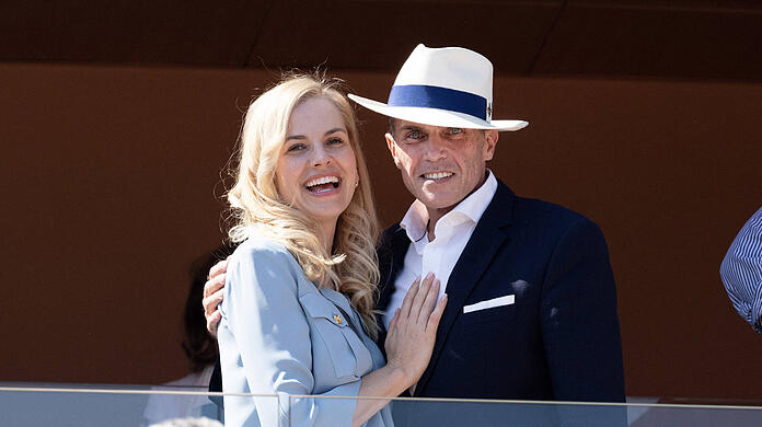 Naomi-Valeska Kern hat ihren Prinzen Charles-Philippe d'Orleans geheiratet.