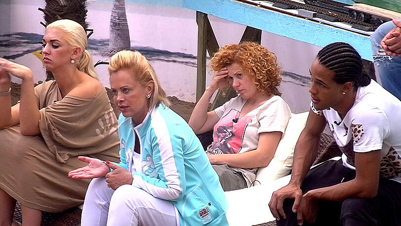Tag 2 bei Promi-Big-Brother: David Hasselhoff schwitzt beim Morgensport, Jenny Elvers öffnet sich in ihrer Alkoholbeichte, Martin Semmelrogge zeigt sich wieder nackt