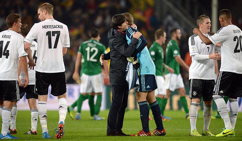Auf nach Brasilien: Die Mannschaft von Trainer Löw hat sich souverän für die WM qualifiziert.