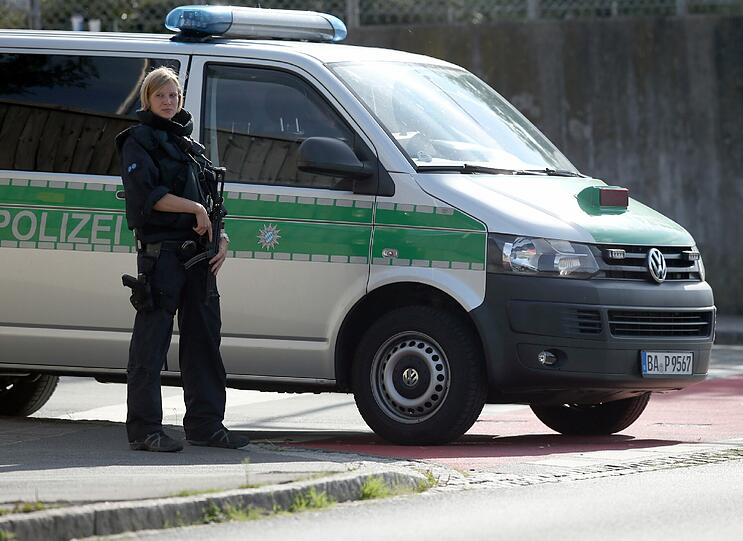 In der Nähe der Erstaufnahmeeinrichtung für Flüchtlinge in Zirndorf ist am Mittwoch ein Koffer explodiert.