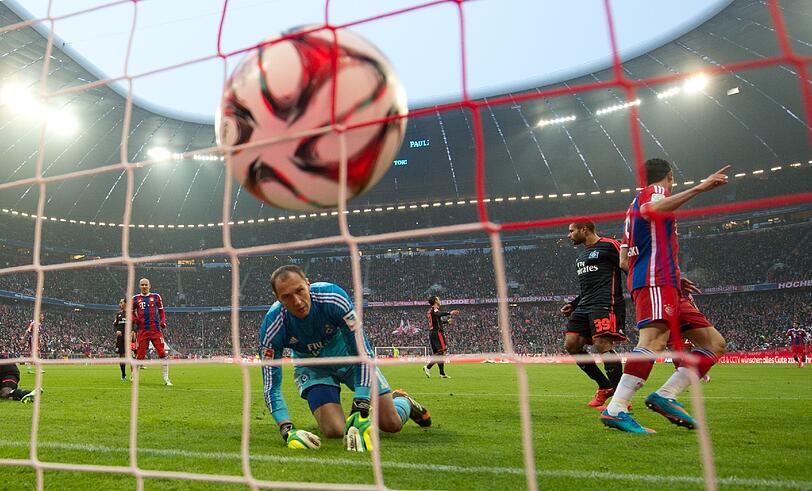 Zum Auftakt in die Spielzeit 2015/2016 bekam der Hamburger Sportverein eine ordentliche Abreibung. 5:0 stand am Ende auf der Anzeigetafel. Müller traf dabei doppelt, daneben Benatia, Lewandowski und Costa.