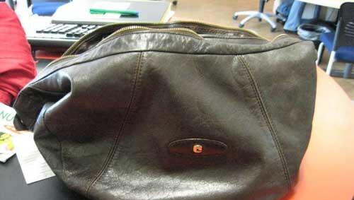 Der flüchtige Dieb stahl der Rentnerin ihre Handtasche. (Symbolbild) Der flüchtige Dieb stahl der Rentnerin ihre Handtasche. (Symbolbild)