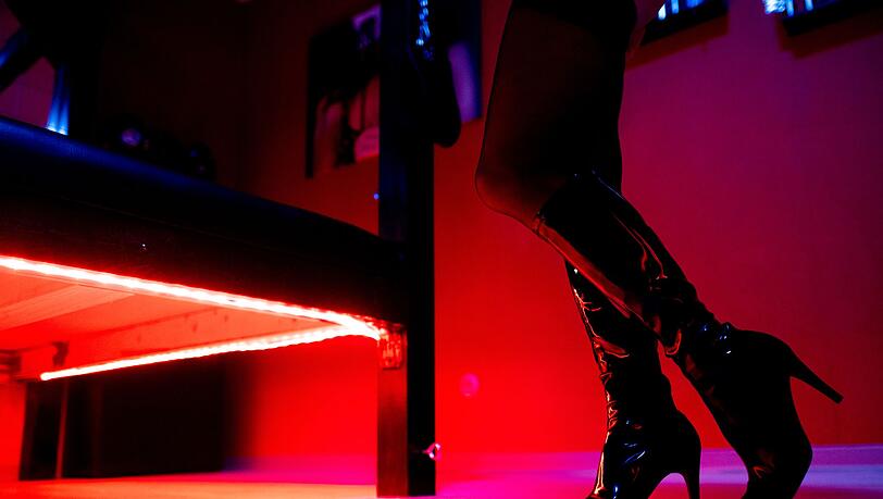 Die Zahl der Prostituierten ist gestiegen, nicht nur bundesweit, sondern auch in Bayern. Das zeigt eine neue Statistik zu angemeldeten Sexarbeitenden. (Symbolbild)