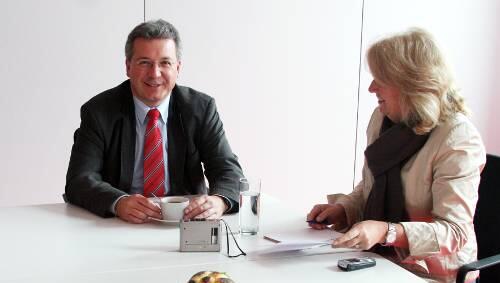 Markus Ferber im Gespräch mit AZ-Redakteurin Angela Böhm. Markus Ferber im Gespräch mit AZ-Redakteurin Angela Böhm.