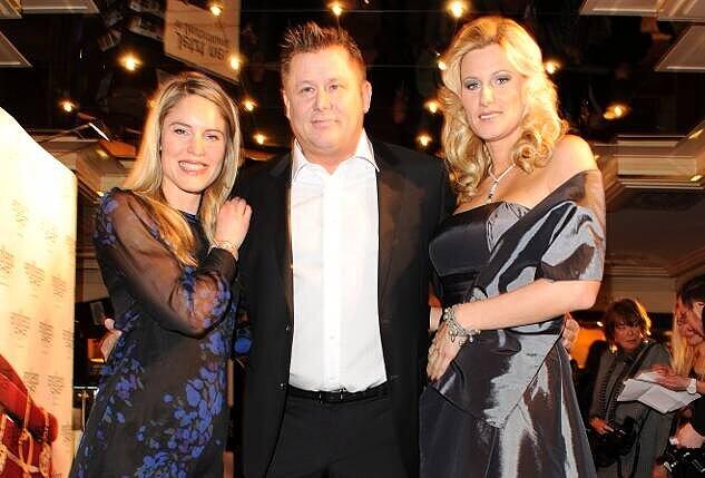 Joanna Dyson, Jesper Nielsen (CEO endless jewelry) und Frau Anika Plum.