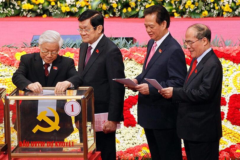 Artig anstellen: Die kommunistische Partei in Vietnam wählt. Alle gleich wahrscheinlich.