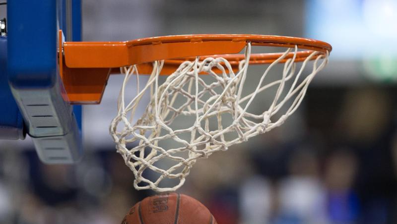 Ein Basketball fällt durch das Netz vom Basketballkorb. Foto: Lukas Schulze/dpa/Symbolbild Ein Basketball fällt durch das Netz vom Basketballkorb. Foto: Lukas Schulze/dpa/Symbolbild