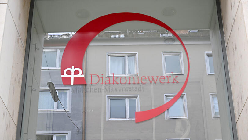 Das Diakoniewerk München-Maxvorstadt residiert in der Heßstraße 22 und in der Arcisstraße 35.