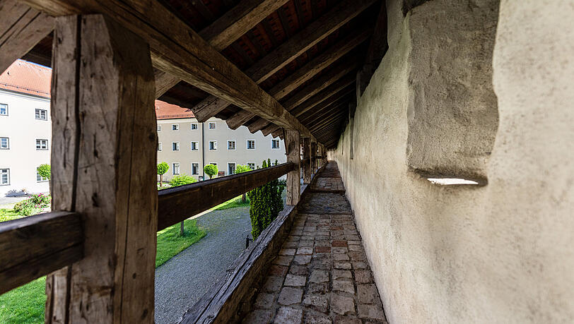 Die historische Stadtmauer von Schongau wird nun auf einem längeren Stück begehbar. Hier ist der Blick auf den Klosterhof zu sehen. Die historische Stadtmauer von Schongau wird nun auf einem längeren Stück begehbar. Hier ist der Blick auf den Klosterhof zu sehen.