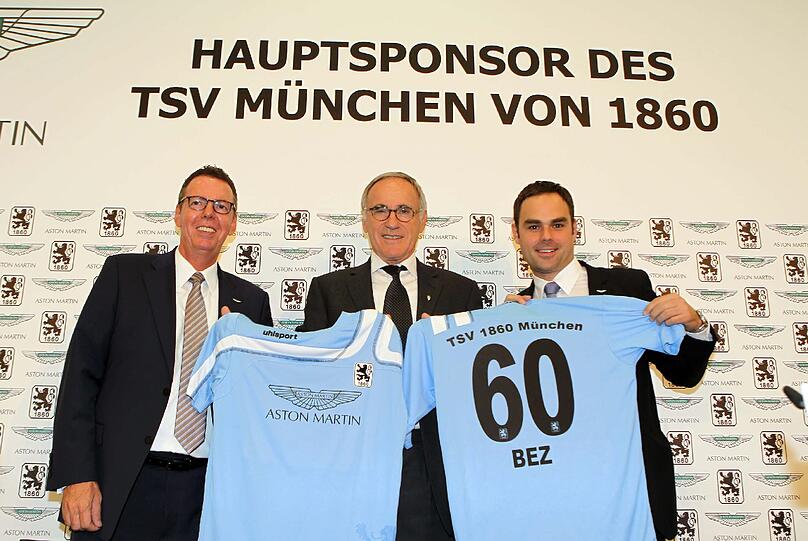 Das also ist es - das neue Löwen-Trikot mit dem Schriftzug Aston Martin.