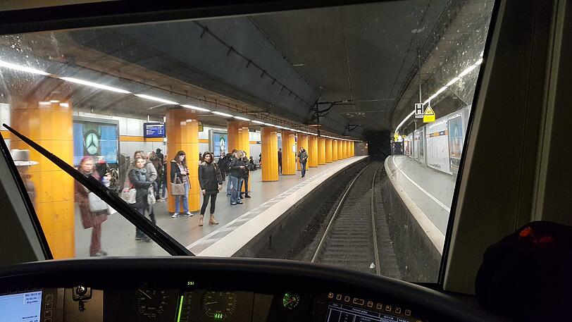 Marienplatz: Man sitzt ganz schön hoch im Führerstand.