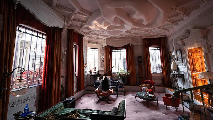 Schwelgen im Belle-Epoque-Dekor mit surrealen Einsprengeln. Schwelgen im Belle-Epoque-Dekor mit surrealen Einsprengeln.