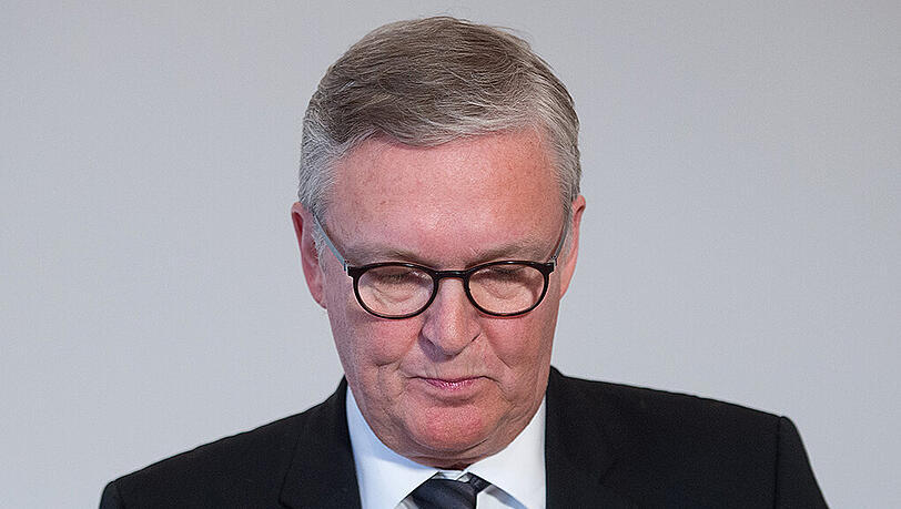 Germanwings-Chef Thomas Winkelmann äußerte sich bei einer Pressekonferenz in Köln. Auch er konnte noch keine Angaben zur Absturz-Ursache machen. Germanwings-Chef Thomas Winkelmann äußerte sich bei einer Pressekonferenz in Köln. Auch er konnte noch keine Angaben zur Absturz-Ursache machen.