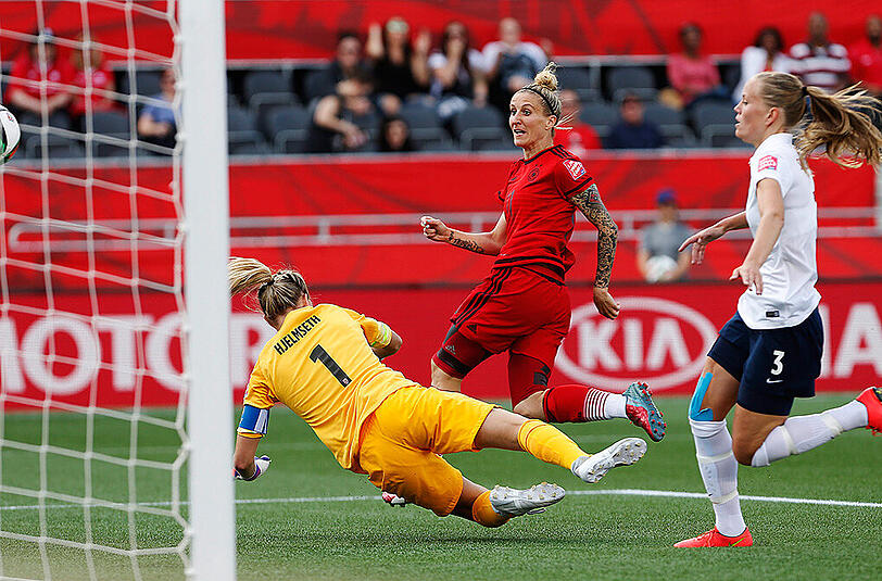 Anja Mittag erzielt das 1:0 gegen Norwegen.