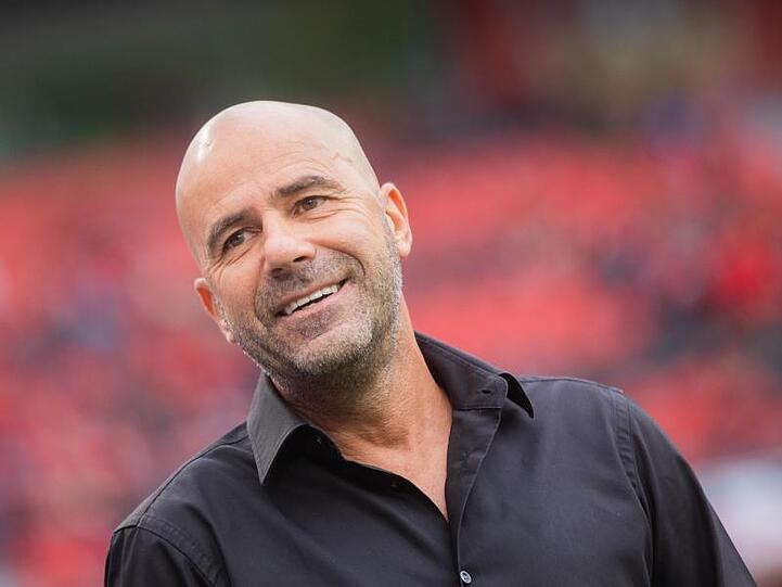Die Macher bei Bayer Leverkusen sind zufrieden mit der Arbeit von Trainer Peter Bosz.