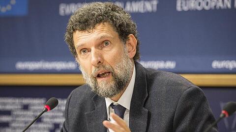 Osman Kavala, Vorsitzender des Kulturinstituts Anadolu Kültür, spricht im Dezember 2014 auf einer Pressekonferenz im EU-Parlament.