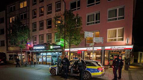 Bei der Tat in einem Wettb&uuml;ro in der Gie&szlig;ener Innenstadt waren drei Menschen durch Sch&uuml;sse verletzt worden. (Archivbild)