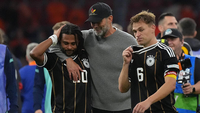 Neu-Bundestrainer Jürgen Klopp mit den Bayern-Stars Serge Gnabry und Joshua Kimmich. Neu-Bundestrainer Jürgen Klopp mit den Bayern-Stars Serge Gnabry und Joshua Kimmich.