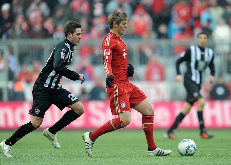 TONI KROOS: Seine Freistoßflanke landete genau auf Müllers Kopf. Ansonsten etwas zurückhaltender im Vergleich zum Pokalsieg in Stuttgart. Abzug in der kreativen Note. NOTE 3