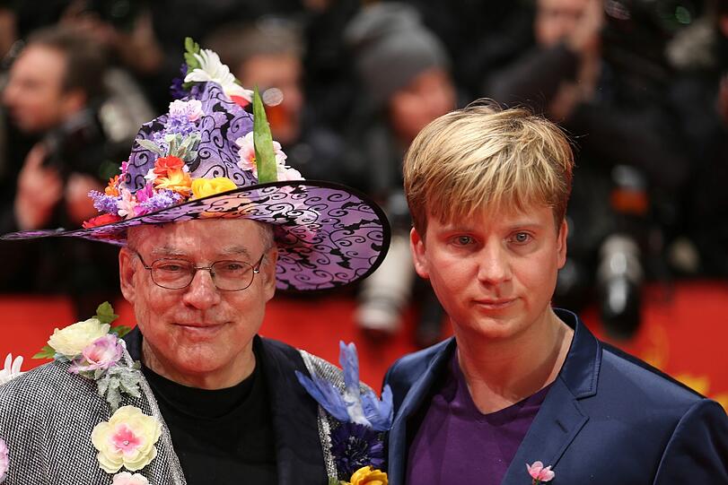 Regisseur Rosa von Praunheim (l) mit Partner Oliver.
