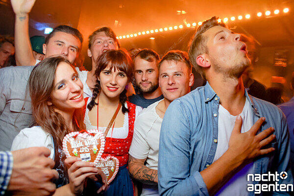 Apres-Wiesn-Party im Jack Rabbit. Mehr Bilder unter: http://www.nachtagenten.de/event/26.09.2015/jack-rabbit/wuide-wiesn-2015.332691.html