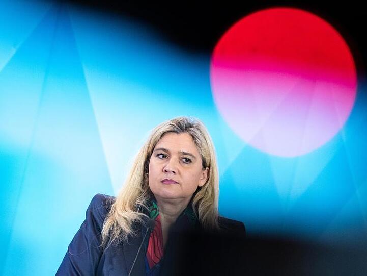 Melanie Huml (CSU) spricht bei einer Pressekonferenz. Foto: Matthias Balk/dpa/Archiv