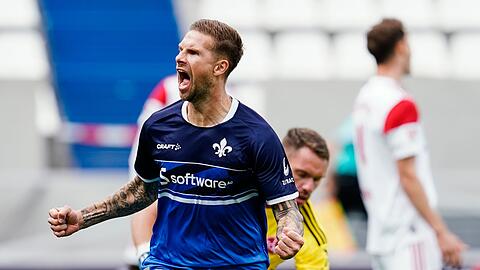 Darmstadts Tobias Kempe jubelt über sein Tor zum 1:0.