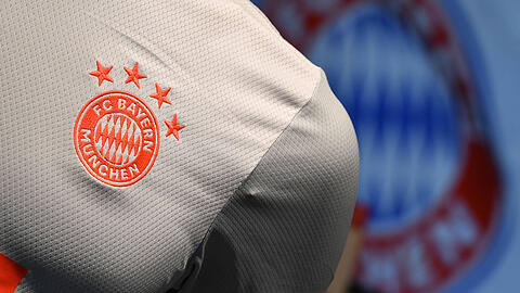 Ende der Saison wird der FC Bayern das Design für seine neuen Trikots veröffentlichen. Nun sind angebliche Entwürfe durchgesickert. (Symbolbild)