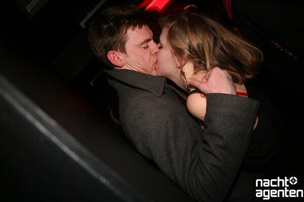 Am "Blue Monday" in der Milchbar bereiteten sich die Partypeople auf den bevorstehenden Valentinstag mit wilder Knutscherei vor. Mehr Bilder unter: www.nachtagenten.de