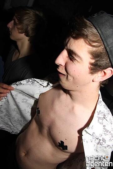 Und auch die Provinz beweist mal wieder, dass die Leute dort ganz städtisch feiern können. Sehen Sie mehr Bilder von der "Bad Taste Party" im AJZ Ebersberg unter: www.nachtagenten.de