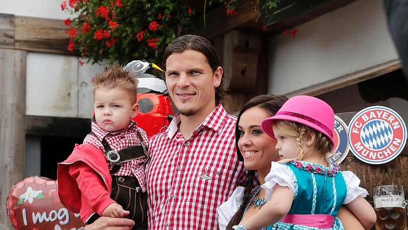 Daniel van Buyten und seine hübsche Freundin Celine. Daniel van Buyten und seine hübsche Freundin Celine.