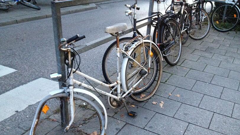 Dauerparker: Das Schrottradl von der Arnulfstraße wäre ein Kandidat für die Aufräumer der Stadt. Dauerparker: Das Schrottradl von der Arnulfstraße wäre ein Kandidat für die Aufräumer der Stadt.