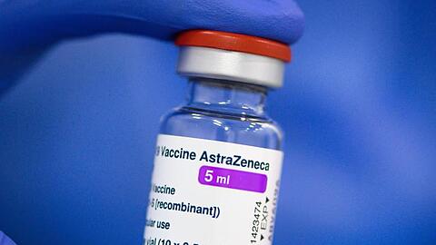 Laut Robert Koch-Institut wurden inzwischen 6,3 Millionen Astrazeneca-Dosen geimpft - von 9,3 Millionen Dosen, die nach Angaben des Bundesgesundheitsministeriums an Länder und Großhändler gingen.