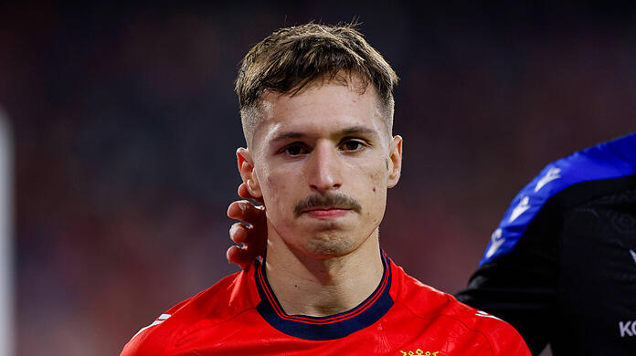 Bryan Zaragoza verletzt sich im Liga-Spiel beim FC Sevilla.