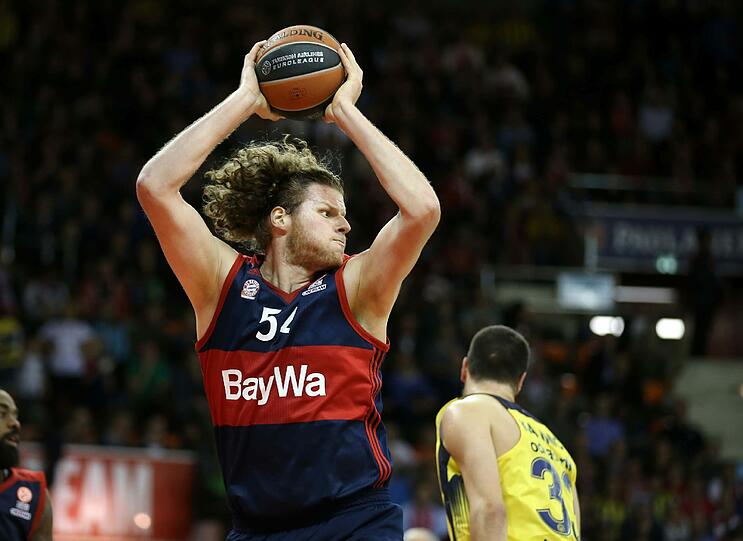 Die Bayern-Stars waren zeugen der Heimniederlage der Basketballkollegen.