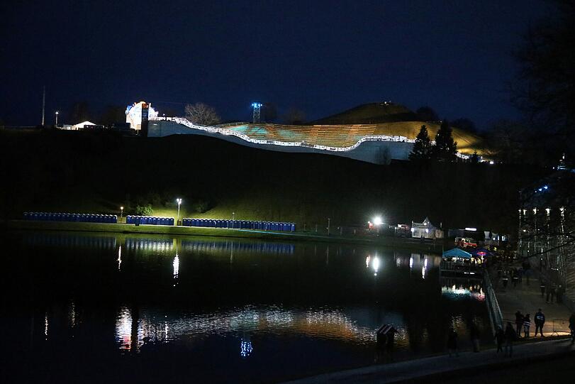 Fast and furious: So ging es am 8. Januar im Olympiapark zu. Sehen Sie hier die Bilder vom Crashed Ice Contest.